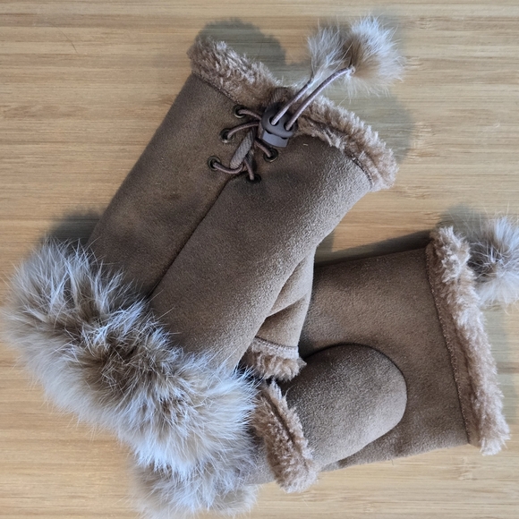 Cozy Tan Faux Fur & Faux Suede Mittens, OS - Picture 2 of 7